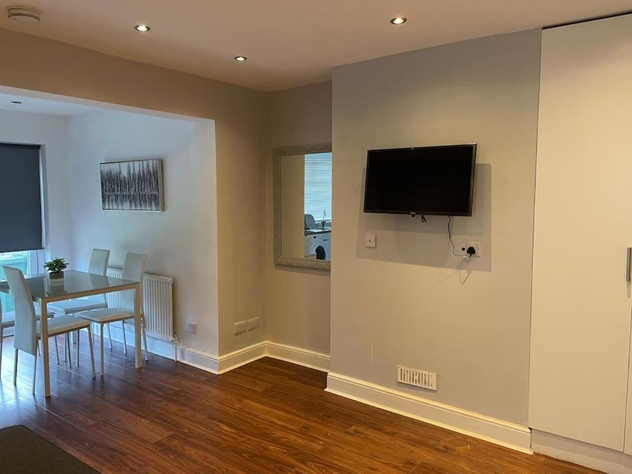 Entire Ground Floor Apartment In Watford Watford  Zewnętrze zdjęcie