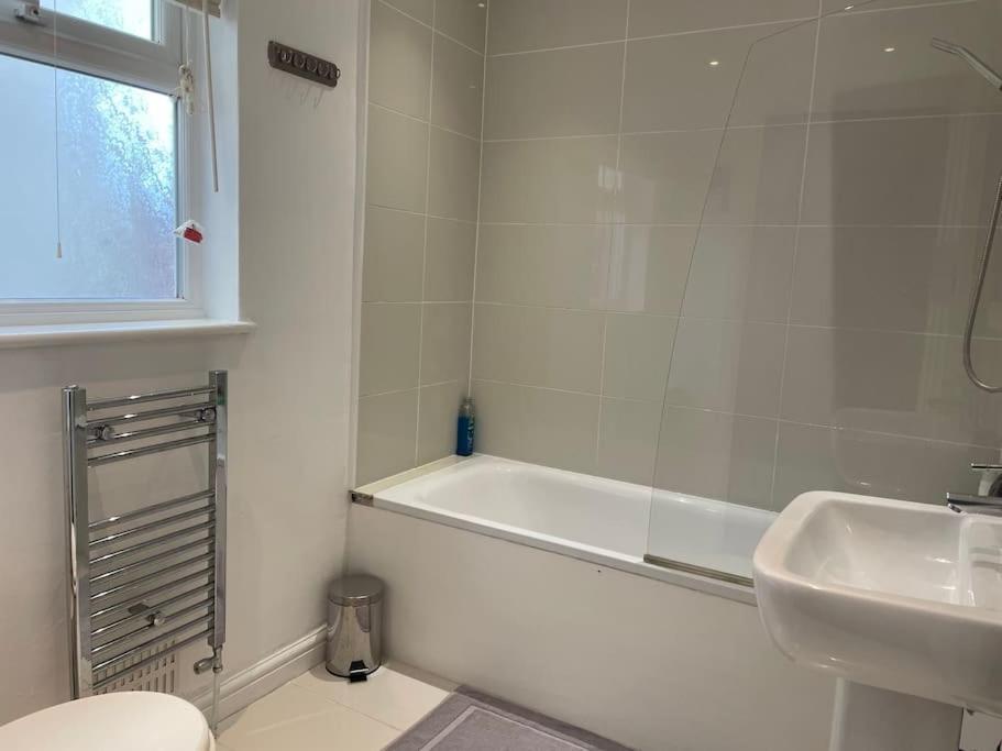 Entire Ground Floor Apartment In Watford Watford  Zewnętrze zdjęcie