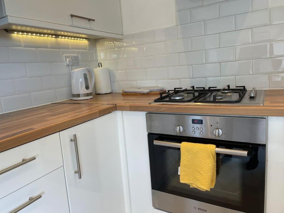 Entire Ground Floor Apartment In Watford Watford  Zewnętrze zdjęcie
