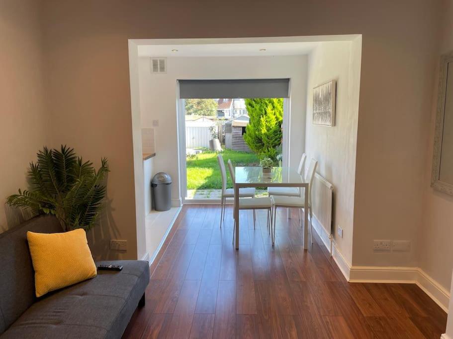 Entire Ground Floor Apartment In Watford Watford  Zewnętrze zdjęcie