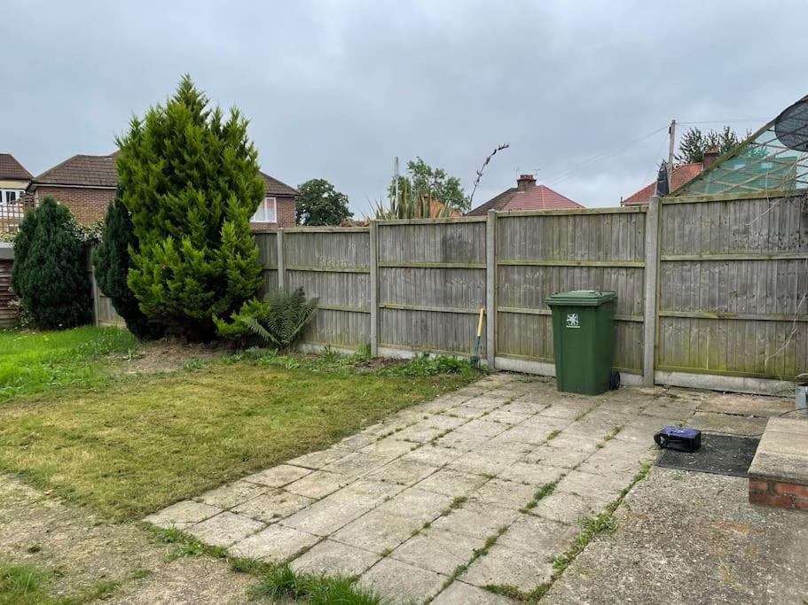 Entire Ground Floor Apartment In Watford Watford  Zewnętrze zdjęcie